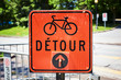 Orange road detour sign for bicycle in French