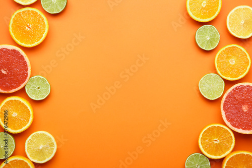 Cuadros en Lienzo Many different citrus fruits on color background