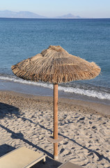 Canvas Print - Sonnenschirm an einem Strand auf Kos