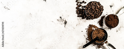 Fotografía Coffee concept - beans, ground, instant, capsules marble background top view