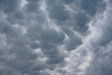 Fototapeta Sypialnia - Unheimliche und bedrohliche Wolkenformationen am Abendhimmel.