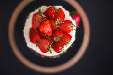 Strawberry cake with crust and cream