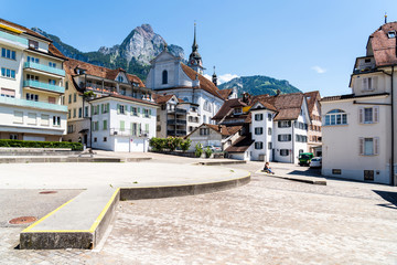 Fototapete - Hauptplatz von Schwyz, Kantonshauptstadt, Schweiz