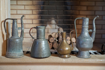 Aftafa, Seheng. Basically, household items used for washing and hand washing. old copper container. Metalware, including jujum and sahang heavy-duty water-carrying vessels