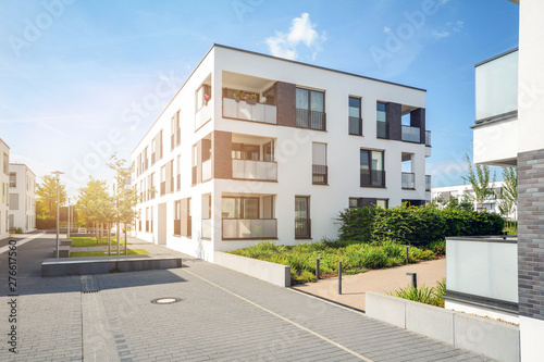 Fotografía Residential area in the city, modern apartment buildings