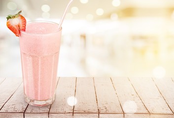 Canvas Print - Glass of delicious strawberry cocktail isolated on white background