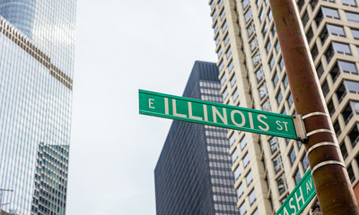 Fototapete - Chicago city skyscrapers, Illinois street green sign