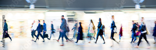 Fotografía Beautiful motion blur of walking people in train station