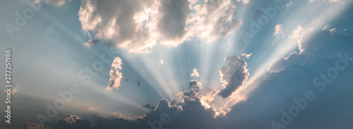 Fotomural Epic cloudy sky holy sun light beams