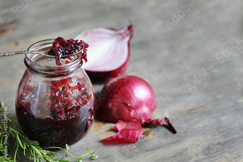 Cuadros en Lienzo Onion confiture. original jam. copy space.