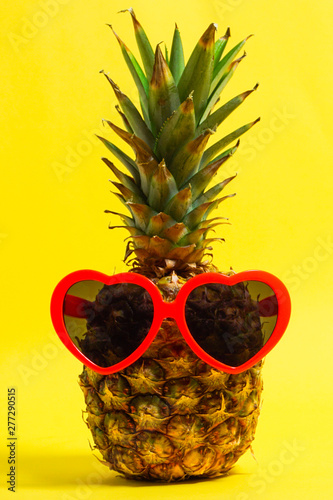 Ripe Pineapple With Sunglasses サングラスをかけた完熟のパイナップル Buy This Stock Photo And Explore Similar Images At Adobe Stock Adobe Stock Ripe Pineapple With Sunglasses サングラスをかけた完熟のパイナップル Buy This Stock Photo And Explore Similar Images At Adobe Stock Adobe Stock