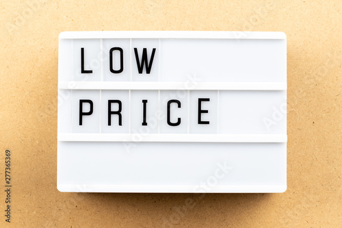 Fotomural Light box with word low price on wood background