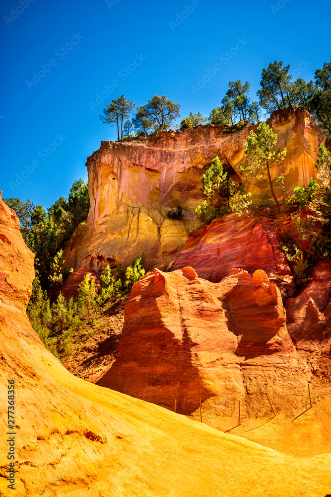 Red Cliffs in Roussillon (Les Ocres), Provence, France - obrazy, fototapety, plakaty 