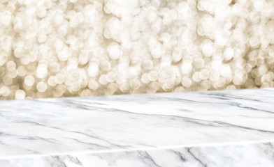 Leinwandbilder - white marble glossy table diagonal with blur sparkling gold bokeh abstract background,panoramic banner for display or montage of product,Holiday seasonal concept backdrop.
