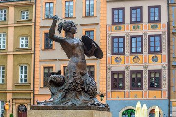 Wall Mural - Sculpture of the Warsaw Mermaid on the Old Town Market square