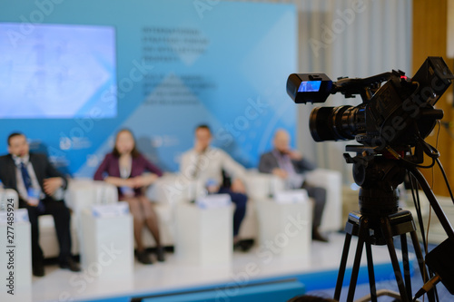 Camera is broadcasting live event Tableau sur Toile