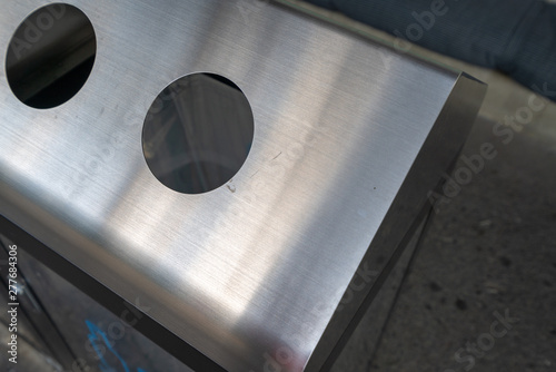 缶 ペットボトルを捨てるゴミ箱の写真 Stock Photo Adobe Stock