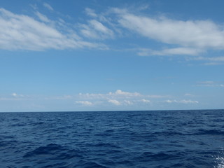  La mer et le ciel bleux