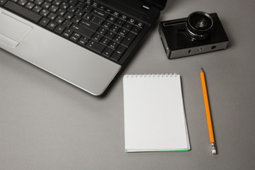 Fototapete - workplace blogger. a set for preparing for public speaking: laptop, notebook, pencil, camera