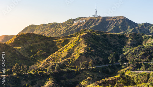 Fotografía Panorama of the Hollywood Hills and Sign in Los Angeles California, USA