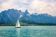 Segelboot auf dem Thuner See, Schweiz 