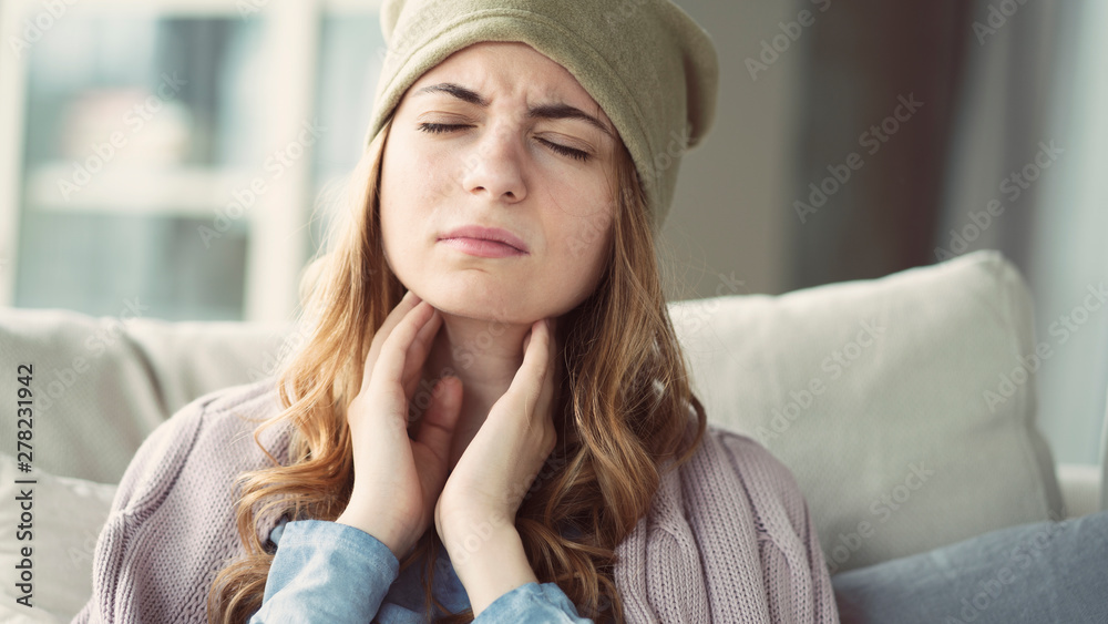 Young woman suffering from cold - obrazy, fototapety, plakaty 