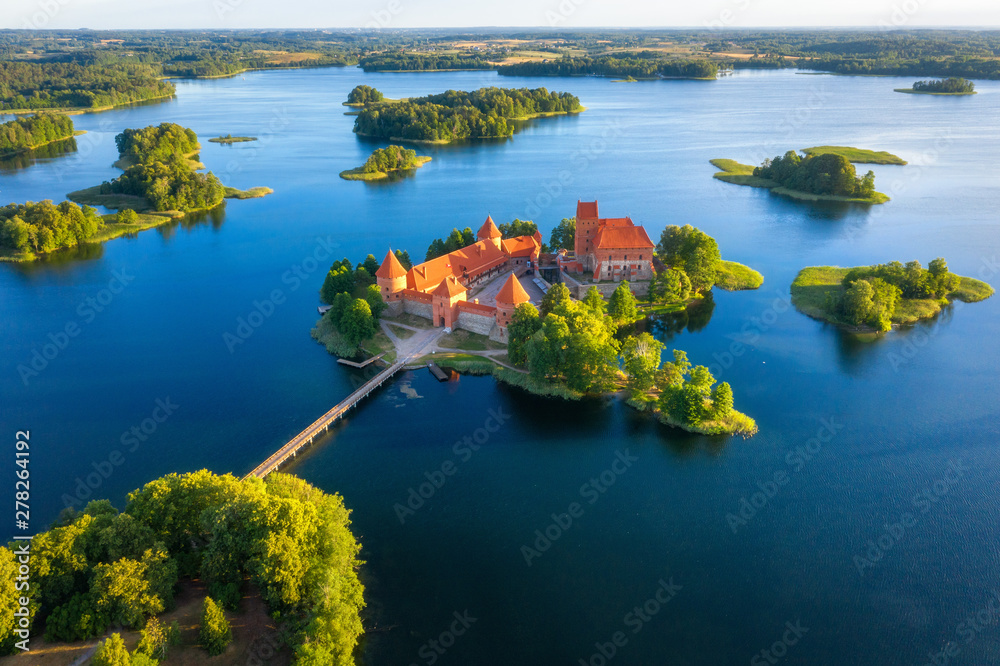 Trakai castle in Lithuania aerial view. Green islands in lake in Trakai near Vilnius - obrazy, fototapety, plakaty 