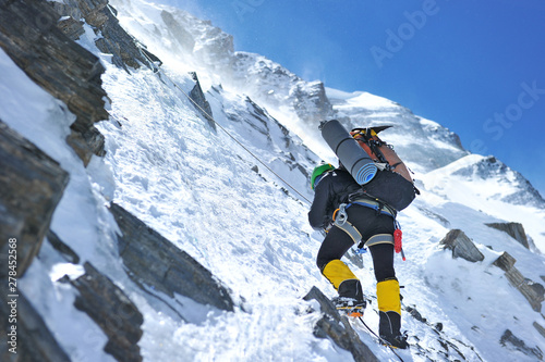 Fotografía Climber reaches the summit of Everest, Nepal