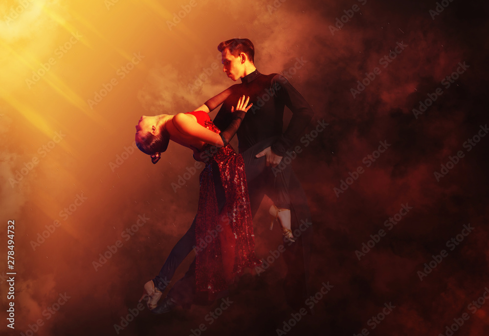 Pair of dancers dancing ballroom - obrazy, fototapety, plakaty 