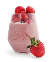 Wall Mural - Smoothie and fresh strawberry