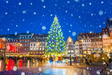 Christmas Tree And Xmas Market At Kleber Square At Night  In Medieval City Of Strasbourg - Capital Of Noel, Alsace, France.