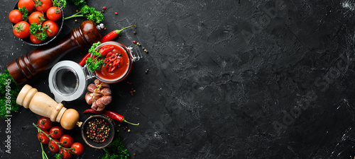 Fotomural Sauce of fresh tomatoes and chili peppers