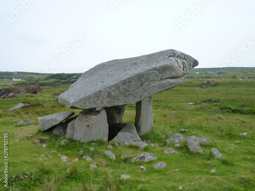 Cuadros en Lienzo Kilclooney burial chamber, Donegal, Ireland