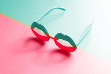 Canvas Print - Lip shape glasses with neon color duotone gradient. Vaporwave aesthetics concept