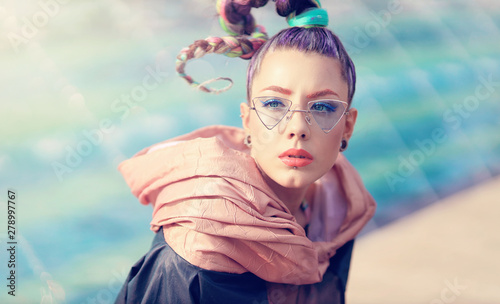 Cuadros en Lienzo The avant-garde portrait girl with unusual make up and fancy sun glass