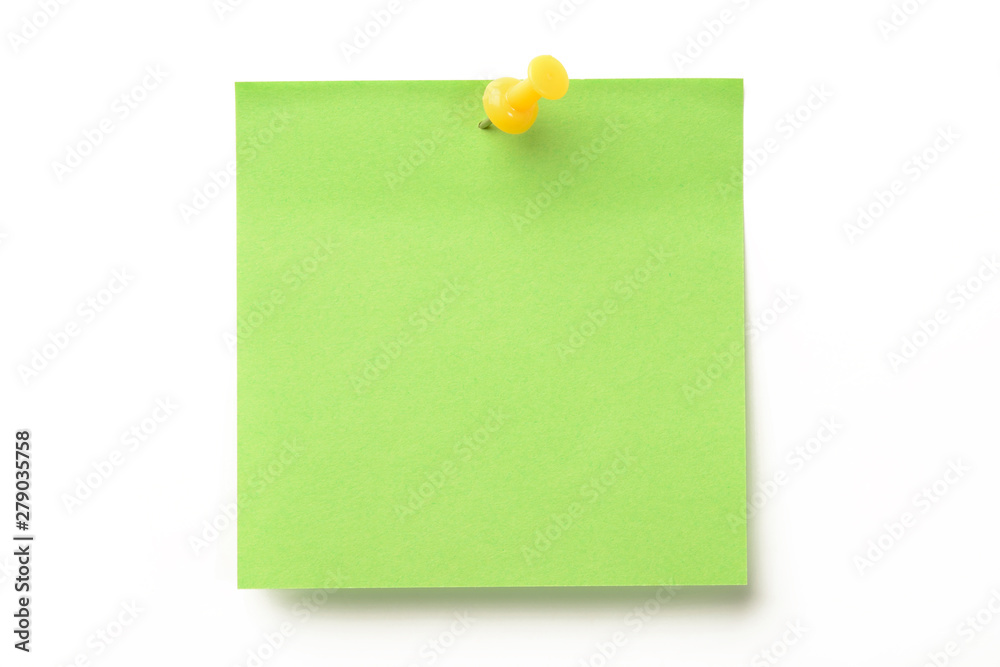 Posit de color verde y marcador amarillo clavado sobre fondo blanco - obrazy, fototapety, plakaty 