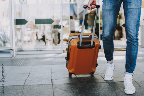 Fotomural Male is carrying luggage in hall before trip