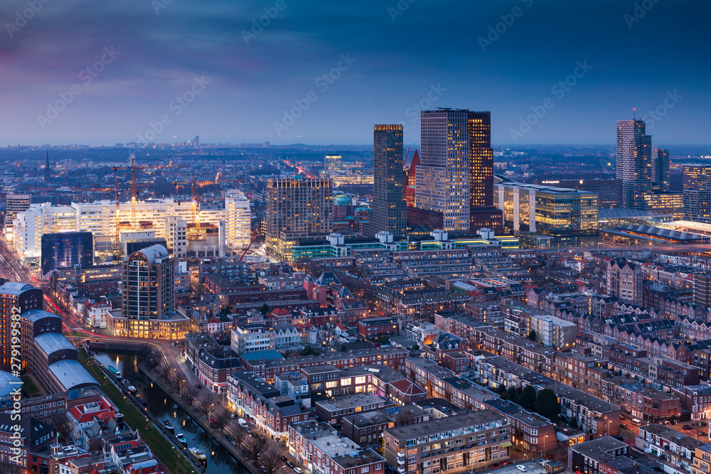Obraz na płótnie aerial view on the city centre of The Hague at dusk w salonie