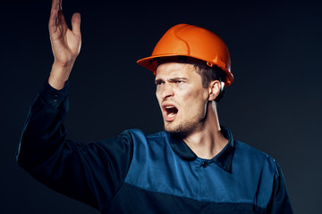 Wall Mural - portrait of construction worker