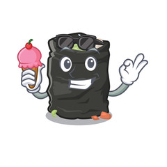 Canvas Print - With ice cream garbage bag in the cartoon shape