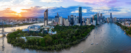 Fototapeta na szkło Panorama of Brisbane skyline at sunset