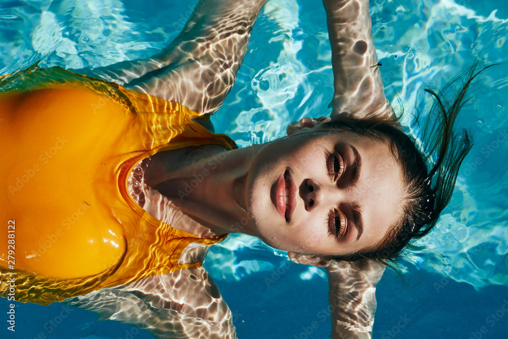 girl in swimming pool - obrazy, fototapety, plakaty 