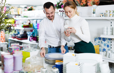 Wall Mural - Couple choosing new crockery in dinnerware store