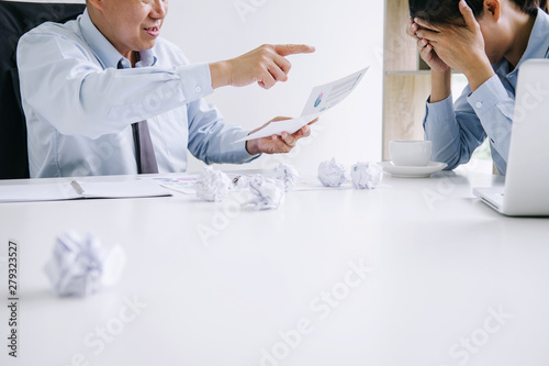 Fotomural Boss and executive team feeling stress and serious of fail business, Team disput