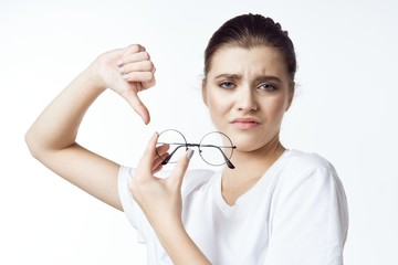 woman with glasses shows thumb down