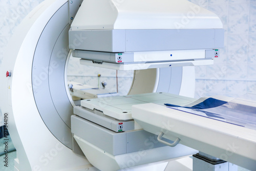 Fotografía Gamma camera in the parlor of the clinic of nuclear medicine