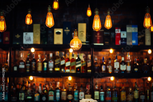 Fotografía Vintage lamp with blurred liquor bar background