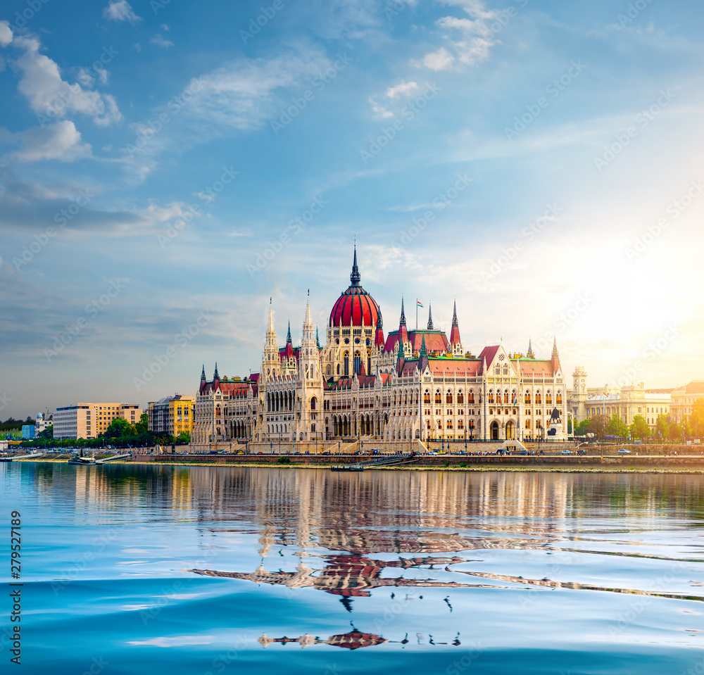 Parlament w Budapeszcie - obrazy, fototapety, plakaty 