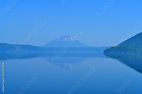 洞爺湖に映る逆さ蝦夷富士 羊蹄山 の情景 北海道 Comprar Esta Foto De Stock Y Explorar Imagenes Similares En Adobe Stock Adobe Stock 洞爺湖に映る逆さ蝦夷富士 羊蹄山 の情景 北海道 Comprar Esta Foto De Stock Y Explorar Imagenes Similares En Adobe Stock Adobe Stock