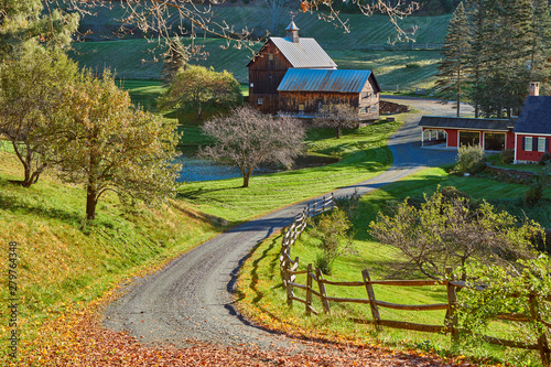 Cuadros en Lienzo Sleepy Hollow Farm at sunny autumn day in Woodstock, Vermont, USA